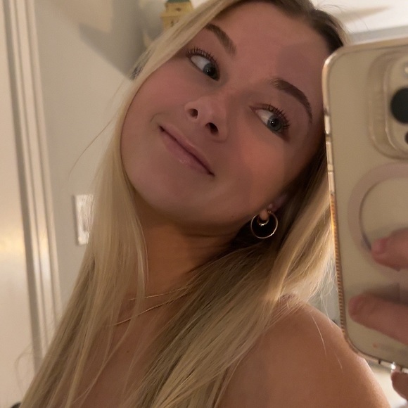 Meet your Posher, Olivia - Picture 1 of 1